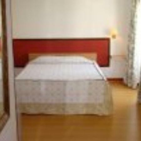 Residencial Pica Pau Hotel Ещорил Екстериор снимка