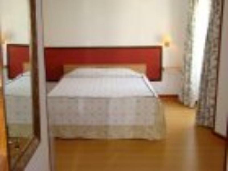 Residencial Pica Pau Hotel Ещорил Екстериор снимка